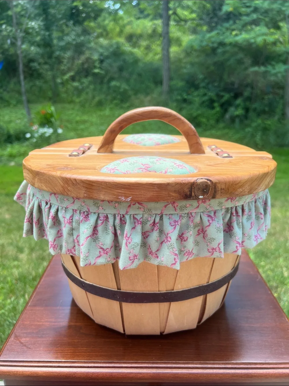 VTG Pink Bow Fabric Ruffle Edge Lined Wooden Sewing Basket / Knitting Storage